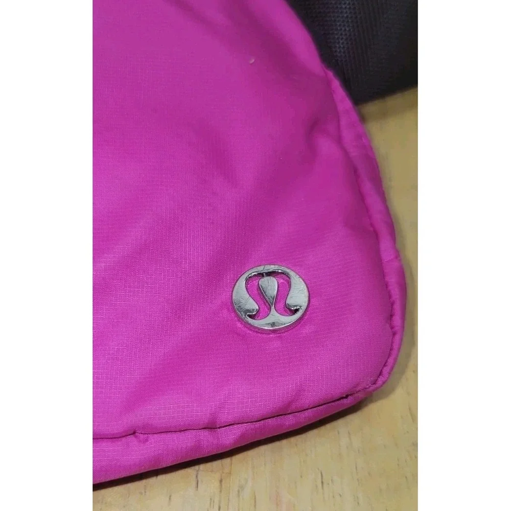 lululemon athletica Pink Belt Bag with Black Strap - Picture 2 of 9